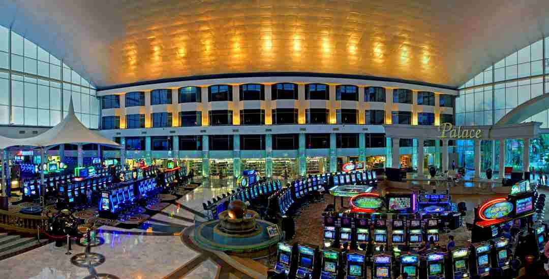 Holiday Palace Resort & Casino có diện tích rộng lớn hàng ngàn mét vuông