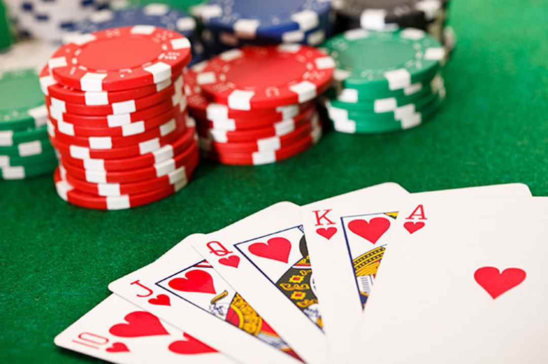 Poker là trò chơi kinh điển để hốt bạc